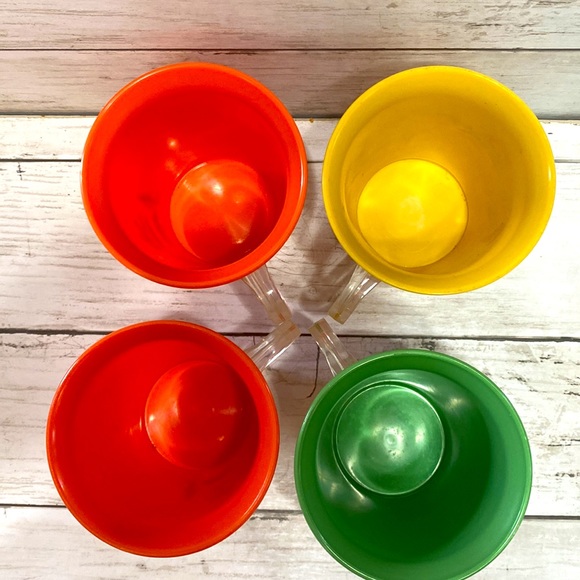 Set of 4 MCM Burrite Plastic Double Insulated Mugs - Picture 7 of 7